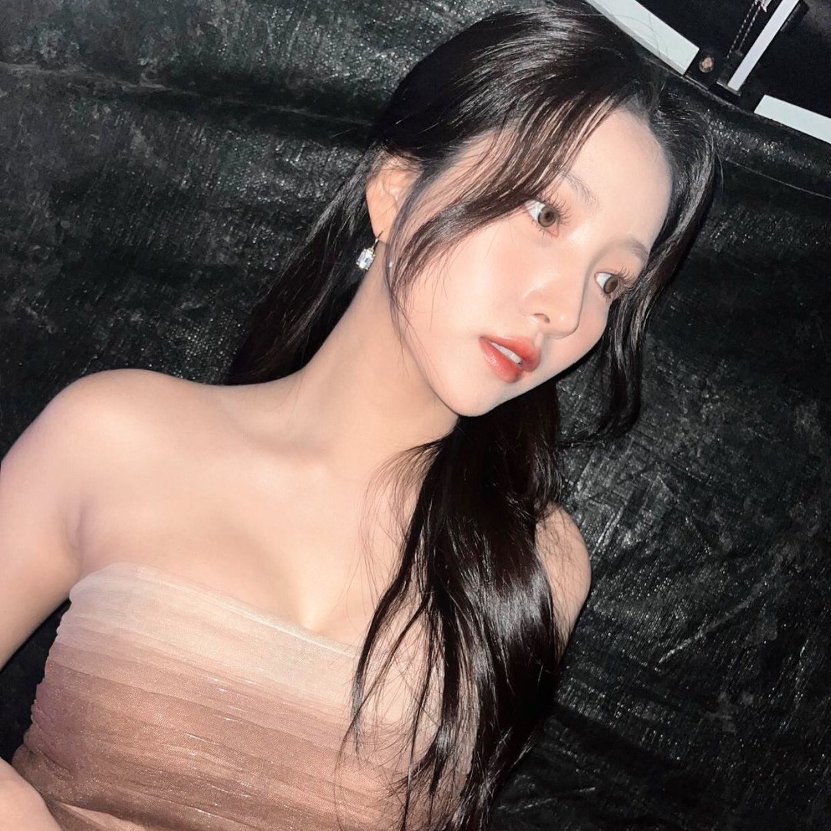 Sowonous's tweet photo. Serving my best look tonight.  Returning to the award ceremony tonight after several years of absence, even though not with my fellow members and being present to announce the winner of one of the existing categories, it’s an honor that I can be grateful for tonight. https://t.co/M3AE2CA8I6
