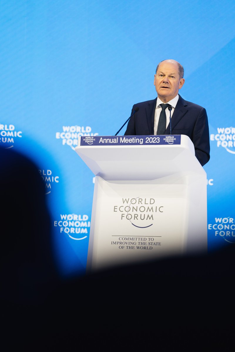 @Bundeskanzler (<a href="/OlafScholz/">Olaf Scholz</a>) explains how the Rus invasion of UA sped up journey towards climate-neutral Europe and Germany.
We're delighted that our research on Perovskite/Silicon tandem solar cells is highlighted in the Special Address @#wef23 (min 21:00)
<a href="/HZBde/">Helmholtz-Zentrum Berlin</a> <a href="/helmholtz_de/">Helmholtz</a>