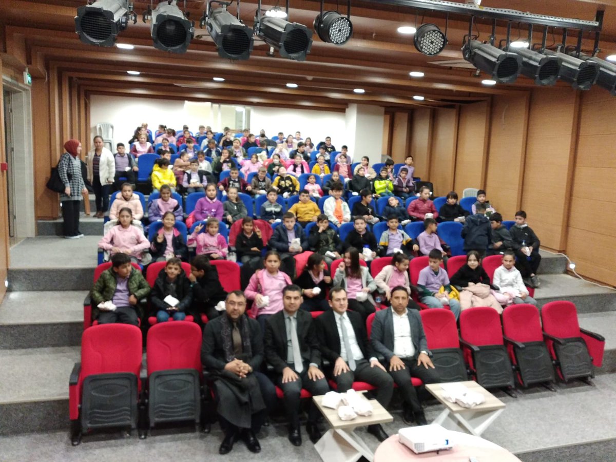 aydincikmem's tweet photo. Müdürlümüz ile Aydıncık Belediyesi işbirliğinde yürütülen "SİNEMA GÜNLERİ” projesi kapsamında  tüm öğrencilerimiz sinema ile buluştu.

@tcmeb @AdemKoca46 
@MersinMEM @ferataktan33 @aydincik_33 @akyolmehmet https://t.co/cfXQxBWkIy