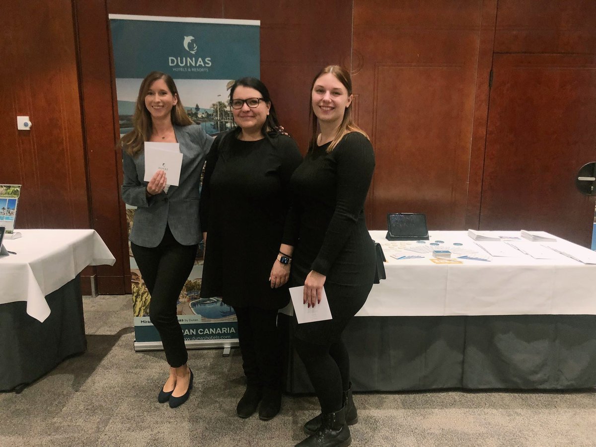 DunasHoteles's tweet photo. En Dunas Hotels &amp; Resorts continuamos promoviendo nuestros productos en mercados internacionales. En la foto nuestra compañera Anna Bielecka, Adjunta Dirección Comercial &amp; Marketing, esta vez en el Roadshow Schauinsland Austria.

#DunasHotelsandResorts #TurismoGranCanaria https://t.co/772Br4AGbS