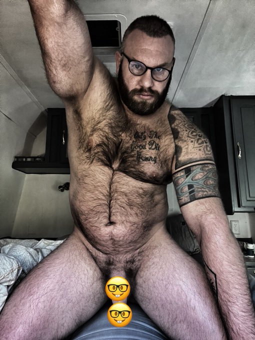 Retweet if you’d let a bear with glasses Fuck You! 😈 #gayhairymen #gaydaddy #gaybear #gaybears #gaybelly