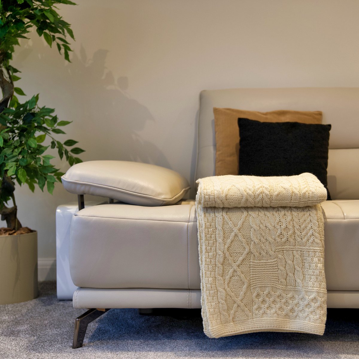 BritishWool's tweet photo. New #Home Collection by @marsknitwear
https://t.co/M6QT8RB1j1
Just in time for this #Cold weather!
15% discount to our followers, use code 'british-wool-throw-back' on Mars Knitwear's website
#BritishWool #Wool #Blankets #Throws #Cosy #Winter #Nights #WoolThrow #LuxuryThrow https://t.co/NpJ3hJd0Ju