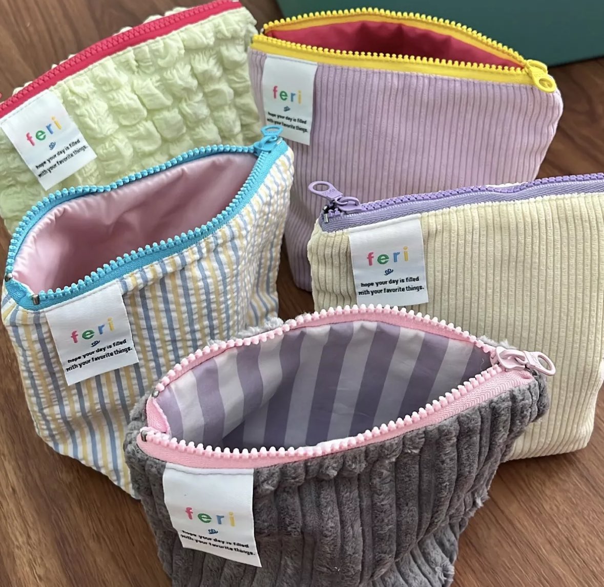 blueblo0ms's tweet photo. ทุกคนมาดู pouch ของ feri น่ารักมาก 🍈👔 https://t.co/e3RnJg1G1N