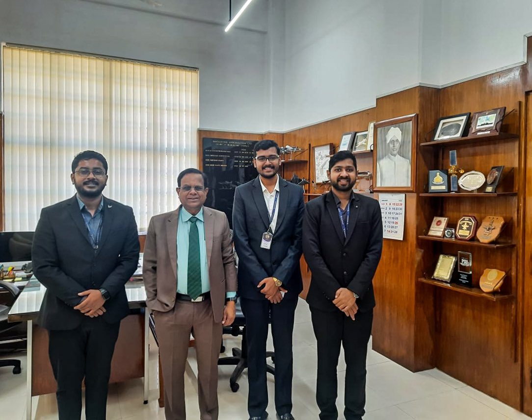 Space_Fields's tweet image. Glad to interact with Shri Mihir Kanti Mishra, CEO, Bangalore, @HALHQBLR . Currently he oversees key production units of HAL: Aircraft Division, Engine Division, Foundry &amp;amp; Forge Division, Aerospace Division, LCA-Tejas Division Bangalore, etc.
#aerospace #spacefields #aeroindia