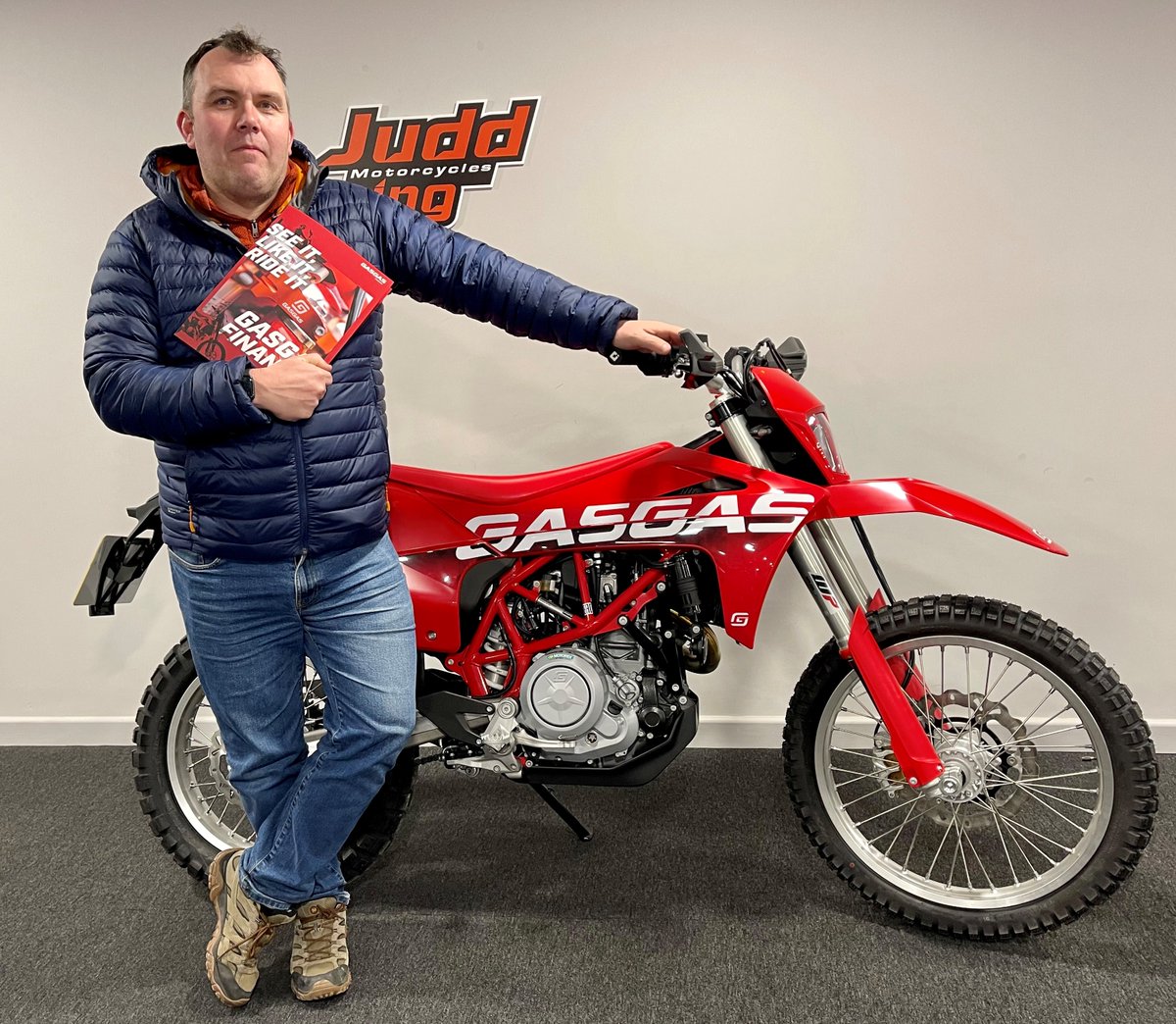 The last one of our GASGAS ES 700's left the showroom this week, with it's new proud owner Martin also picking up a bargain of a deal!

Don't forget you can get £1000 OFF a 2023 KTM, Husqvarna or GASGAS Enduro bike!

Call us on 0115 8226373

#gasgas #enduro #motorbike #motorcycle