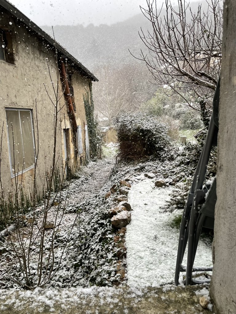 NicoCochet's tweet photo. @JohannR87 Il neige ! https://t.co/sC2Ayg6OIT