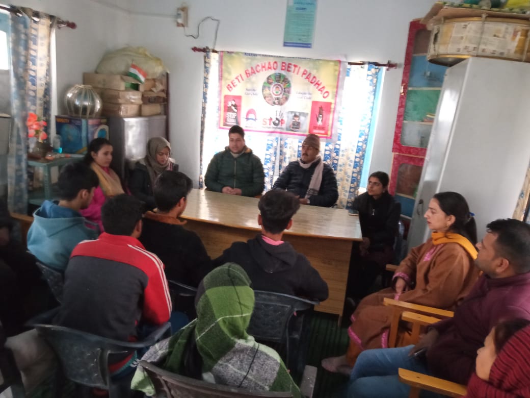 DKishtwar's tweet photo. Awareness on Beti Bachao Beti Padhao organised by Mission Vatsalya DCPU Kishtwar, DHEW Mission Shakti and OSC Kishtwar at Panchayat Hidyal Kishtwar. https://t.co/v6qAPBhrWS