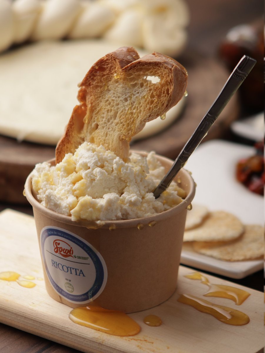 quesossowi's tweet photo. ¿No les provoca así como un pancito tostado con nuestra ricotta untable? 😉😋

🧀Es súper versátil y la puedes combinar como gustes, con frutas, miel, mermeladas, aguacate, tomatitos, aceite de oliva y albahaca, rúcula....en fin miles de formas o solito también viene bien. https://t.co/Tk8icfEzkE
