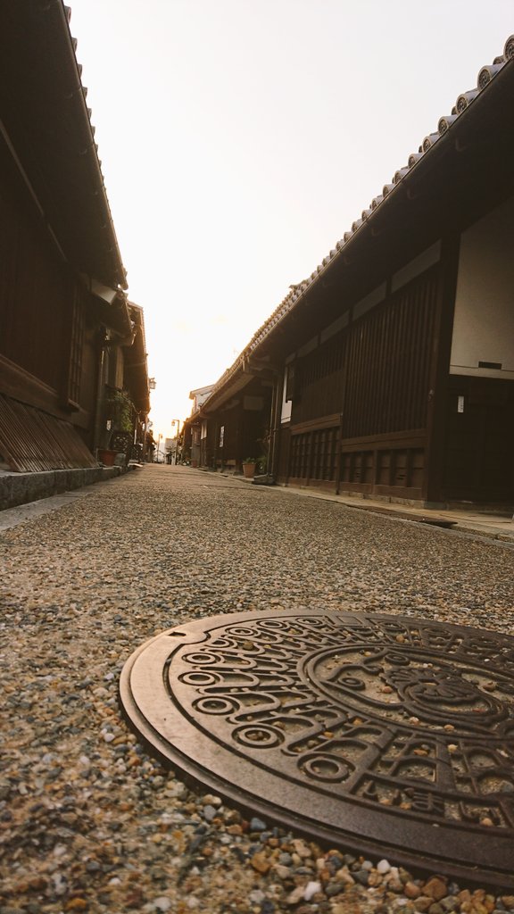 Zenith_Origin's tweet image. 今日は今井町に行ってきた。

夕暮れ時に行ったので凄い綺麗に屋根が光ってた。

 #今井町
 #Xperia
 #Xperiaphotography
 #写真好きな人と繫がりたい 
 #古民家  #クイック・シンクロン