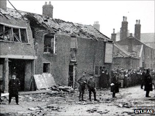 StowAero's tweet image. #OTD in 1915, as the country shivered in the #Winter chill, they faced a new enemy. Imperial Germany sent #Zeppellin airships to bomb Great Yarmouth and Kings Lynn in #Norfolk, killing more than twenty people. These raids would bring about the creation of @StowAero