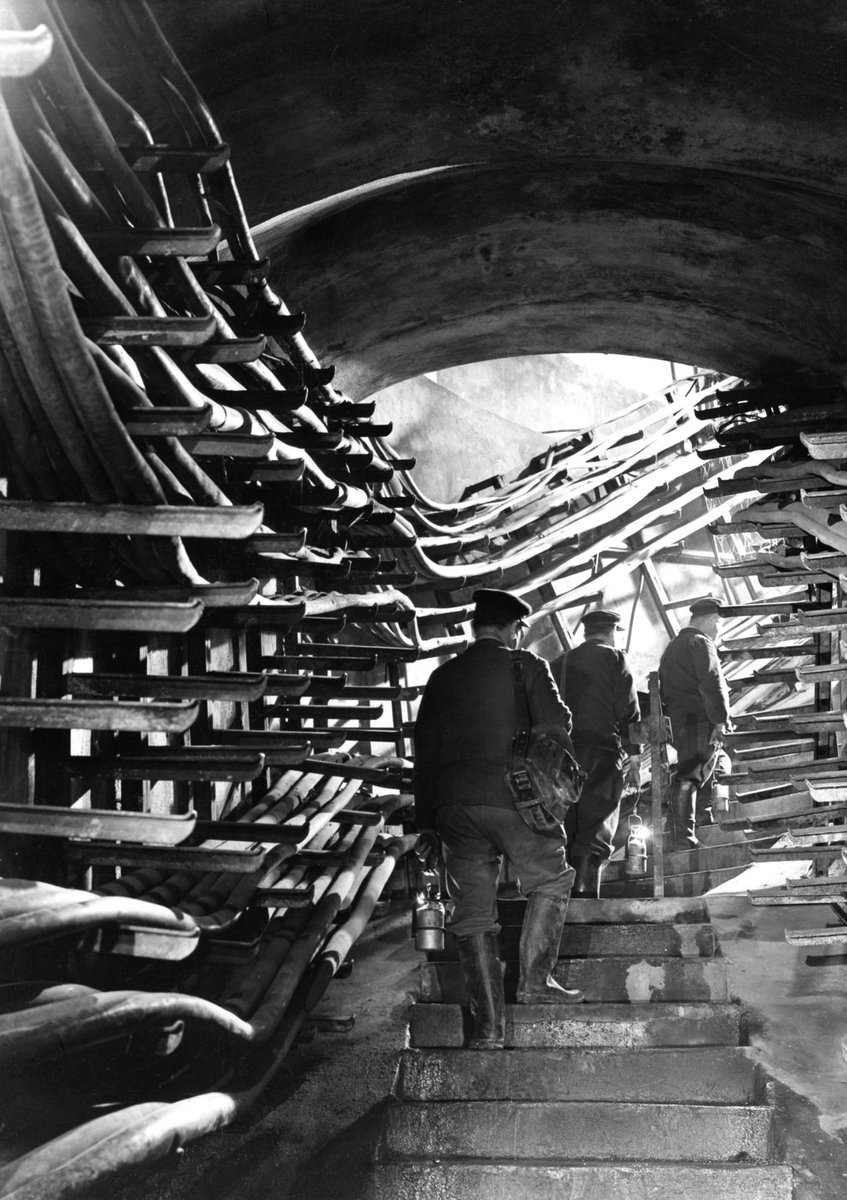 Histoire des télécommunication française.
Super intéressant et de belles photos ! Les galeries techniques à l'acéto 🤩
➡️telecommunications.monsite-orange.fr/page-55994cdf0…