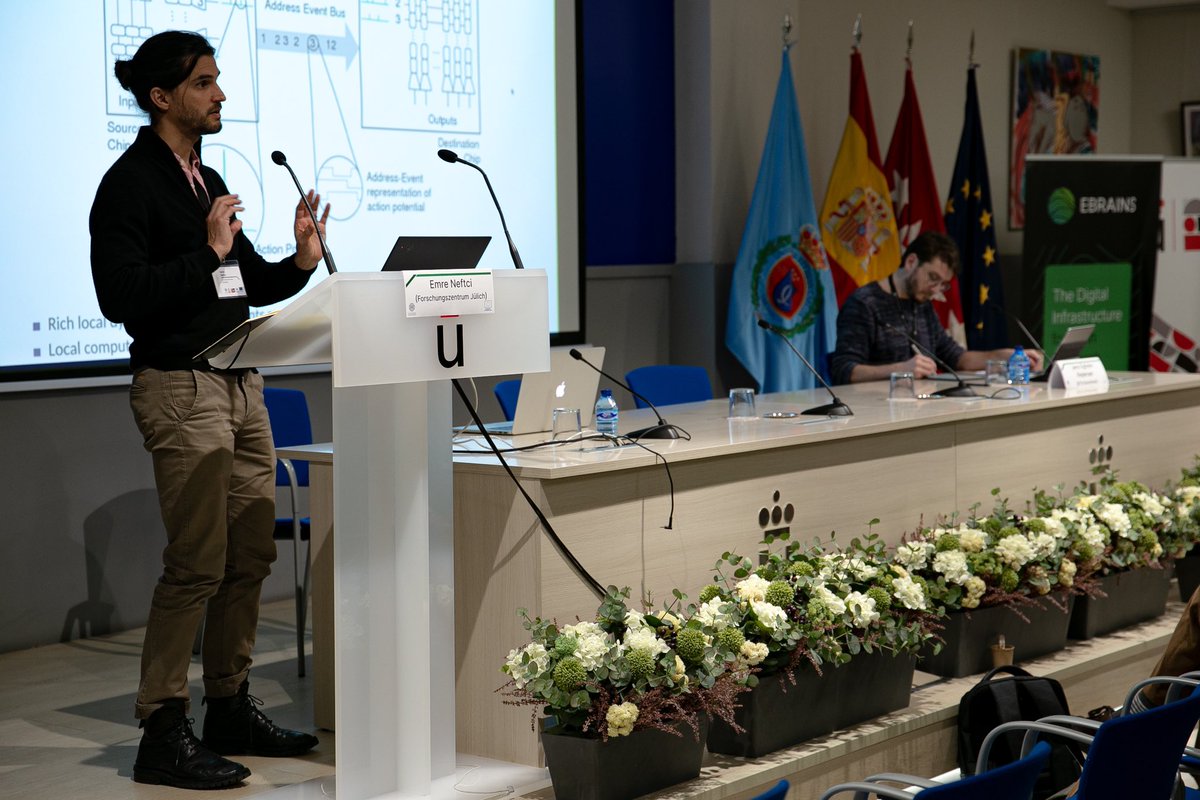 HBP_Education's tweet image. #Keynote IV by @EmreNeftci gives insights into Meta-Learning in #Neuromorphic Hardware with Surrogate Gredients 🖥 #HBPSC2023