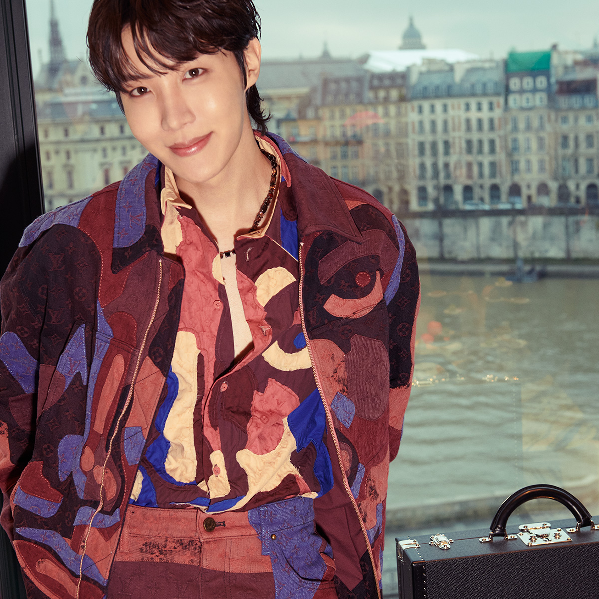 #jhope for #LVMenFW23. The star will attend the upcoming #LouisVuitton Men’s Fashion Show. Watch live today at 2:30 pm (CET) on Twitter or on.louisvuitton.com/60133kM8h