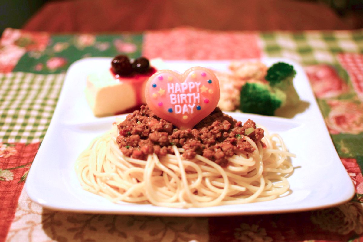 tetsuko1224's tweet photo. HBDさわさん✨
なつキッチンのラグーソース&ホワイトテリーヌをお誕生日プレート風にご用意🥳🎉
スノーチキン、コーンスープの素の甘みがきいてとっても美味しい!✌️
ソースもめちゃめちゃ合う〜🥰✨
(年明け用意したのを解禁🤭)
#HBD澤夏
#澤本夏輝
#なつキッチン
#FANSTICS https://t.co/SqSXiiZCIE