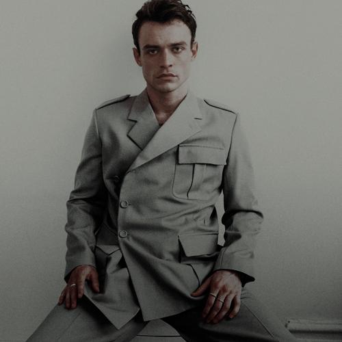 El que ha heredado la belleza clásica de mis padres soy yo. Eso no se duda.