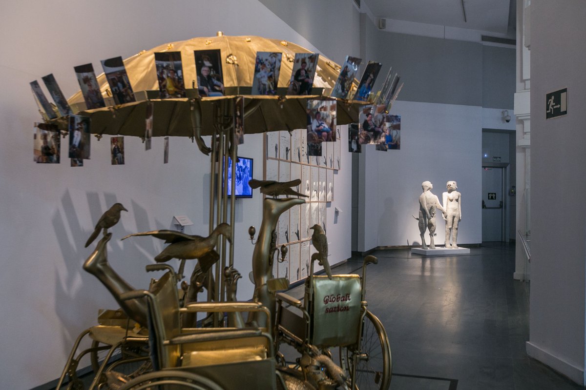 centrocentro's tweet photo. Esta semana @metropolis_tve se adentra en la exposición "Mujer y discapacidad" de la VIII #BienalArteFONCE, en CentroCentro. ¡No te lo pierdas!

📺 Dale al play para descubrir más: https://t.co/ZAFamXXErA
➡️ Puedes visitar la muestra con #entradalibre hasta el 29/01 https://t.co/aNYEDjhB2i