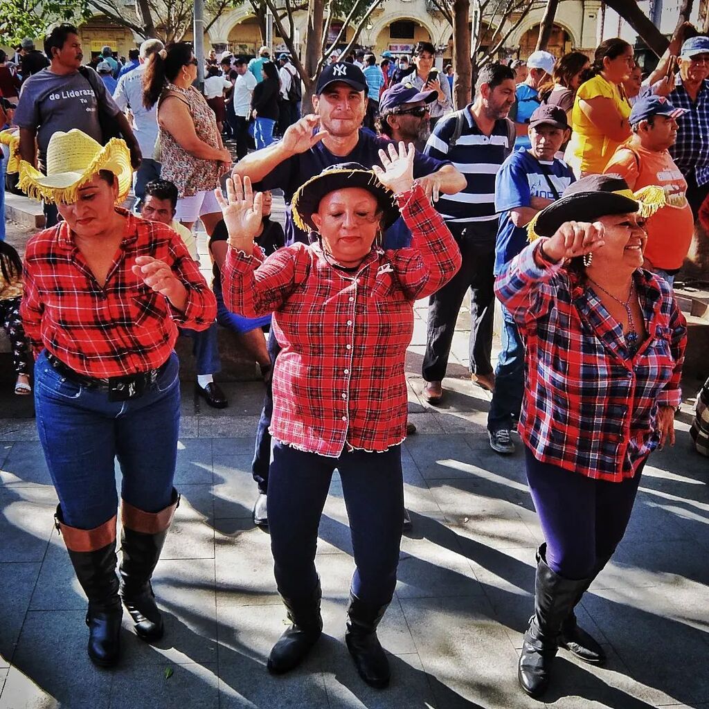 Every afternoon people gather in the main square in #SanSalvador to dance to the music w different groups depending on your style and taste #elsalvador @elsalvadortravel #bgtw @travwriters #travel #Travelgram #traveling #Travelphotography #travelling #tr… instagr.am/p/CnmT2y1uSNr/