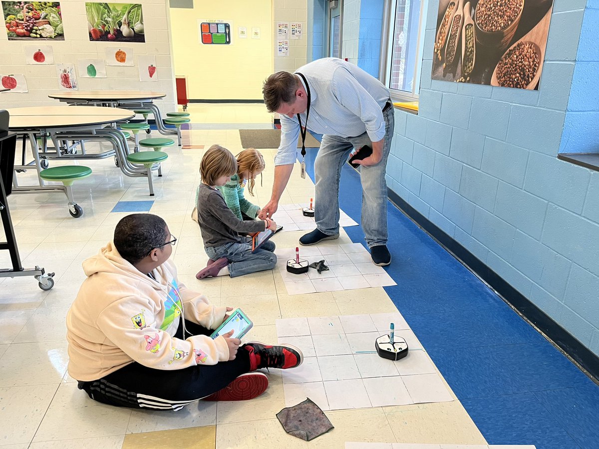 AldridgeMECME's tweet image. Our @MECME_School 3rd graders are coding today! 🤖💻 Thank you to our WCPSS DLCs and CSed Team! #CodeandGo
