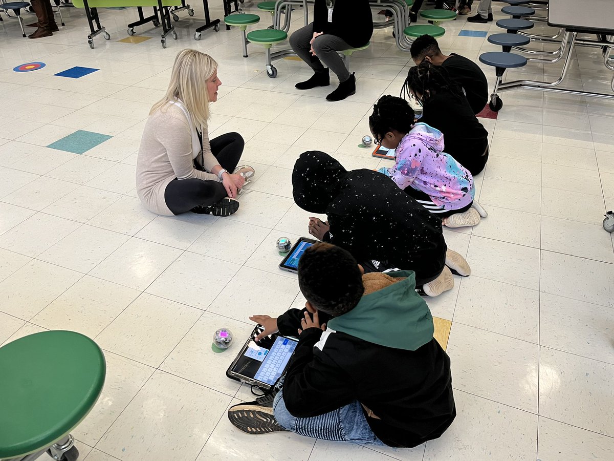 AldridgeMECME's tweet image. Our @MECME_School 3rd graders are coding today! 🤖💻 Thank you to our WCPSS DLCs and CSed Team! #CodeandGo