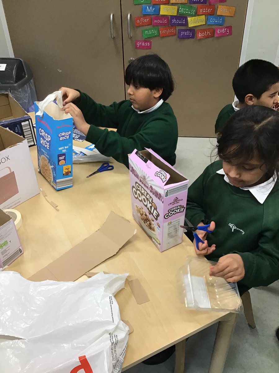 Discovery_Y2's tweet photo. After reading the story Katie Morag delivers the mail, we designed and made Katie new bags to deliver the parcels 👜 https://t.co/NoGxtVQQgj