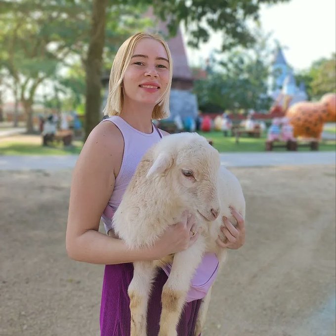 hooray! 😁 today I touched a sheep 😁🐑 https://t.co/rxS7nEoMin<a href="/tag/model"class="tags"><span>#model</span></a><a href="/tag/legs"class="tags"><span>#legs</span></a><a href="/tag/beauty"class="tags"><span>#beauty</span></a><a href="/tag/sexy"class="tags"><span>#sexy</span></a><a href="/tag/transformation"class="tags"><span>#transformation</span></a><a href="/tag/blonde"class="tags"><span>#blonde</span></a>