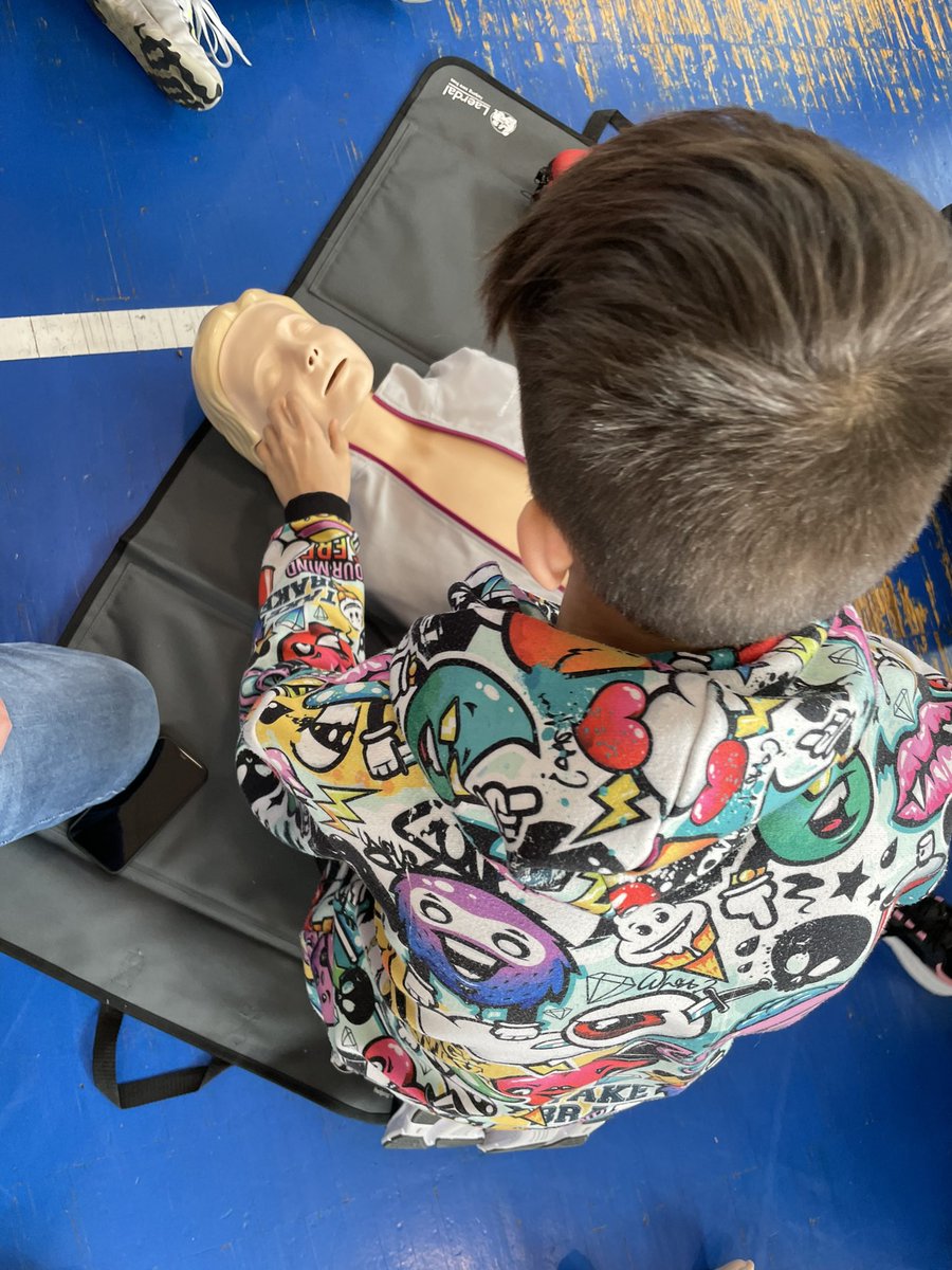 kidssavelivesvr's tweet photo. Kids save lives: imparare come salvare una vita ❤️ #arrestocardiaco #MIStaiACuore Info 👉 https://t.co/Mn1ftgdeX0 Evento sensibilizzazione 19 gennaio 2023 #Secondaria #GalileoGalilei #SassoMarconi #SchoolOfCPR #VirtualReality #KidsSaveLives @bordonpaolo https://t.co/YuJRpq4hzd