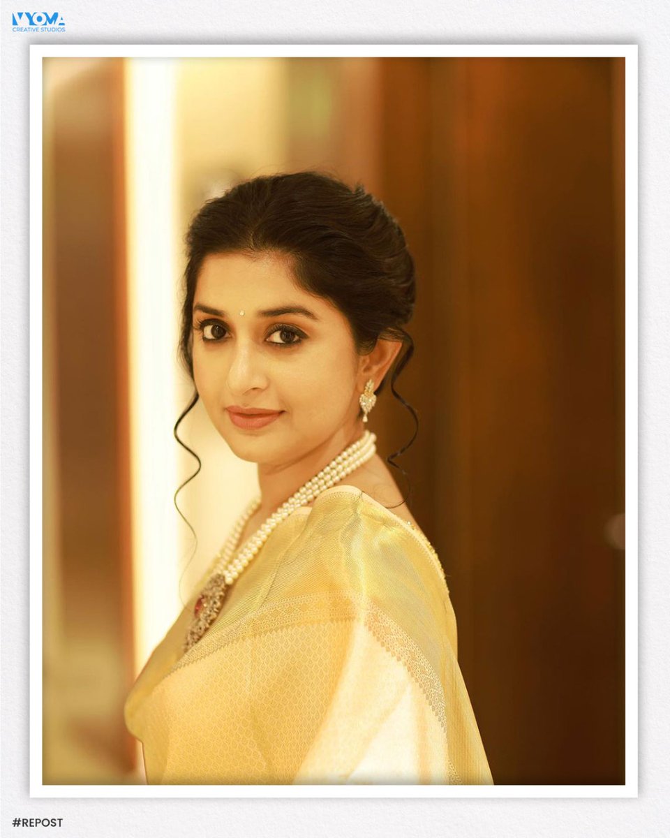 VyomaTweets's tweet photo. From the social gallery of @Meerajasminee
PC: @Arunvaiga (2/2)
#MeeraJasmine #Meera #Jasmime #KannadaActress #Arasu #Bollywood #Tollywood #photography #Trending #TrendingNow #Viral #KannadaFilmIndustry #KFI #VCS #VyomaCreativeStudios #Sandalwood #AdvertisngAgengy #MovieMarketing https://t.co/yIf4Dl29Lg