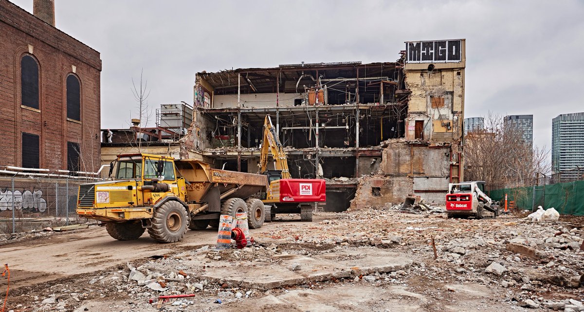 tas_impact's tweet image. Just doing some sprucing up ahead of the SOLD OUT @DesignTOFest Tour: Wellington Destructor this Saturday.
See you there! @svn_ap @AzureMagazine
#DesignTO23 #streetsofTO #citybuilding #sustainability #circulareconomy #circularity #adaptivereuse #salvaging #demolition