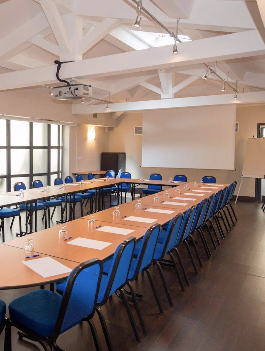 Besoin d'une salle de conférence lors de vos séminaires ? Nous avons ce qu'il vous faut 👥
#hotelcannes #conference #cannes #cotedazur