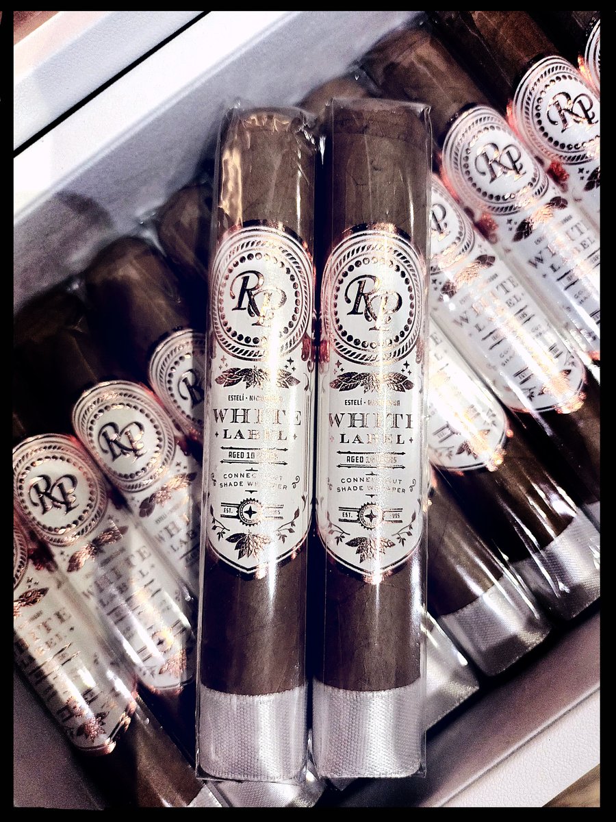Rocky Patel White Label - blissful smoking indulgence with a creamy smoothness, subtle spicy and early notes coated with a pleasing sweetness.
jeffreyst.com/products/rocky…