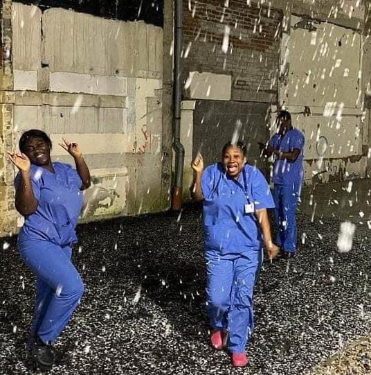 Great photos.  Nurses from Nigeria - who've never seen snow - enjoying snow for the 1st time while working in at <a href="/kingsbridgehosp/">Kingsbridge Private Hospital</a> Belfast.  Photos via Rita Porter.