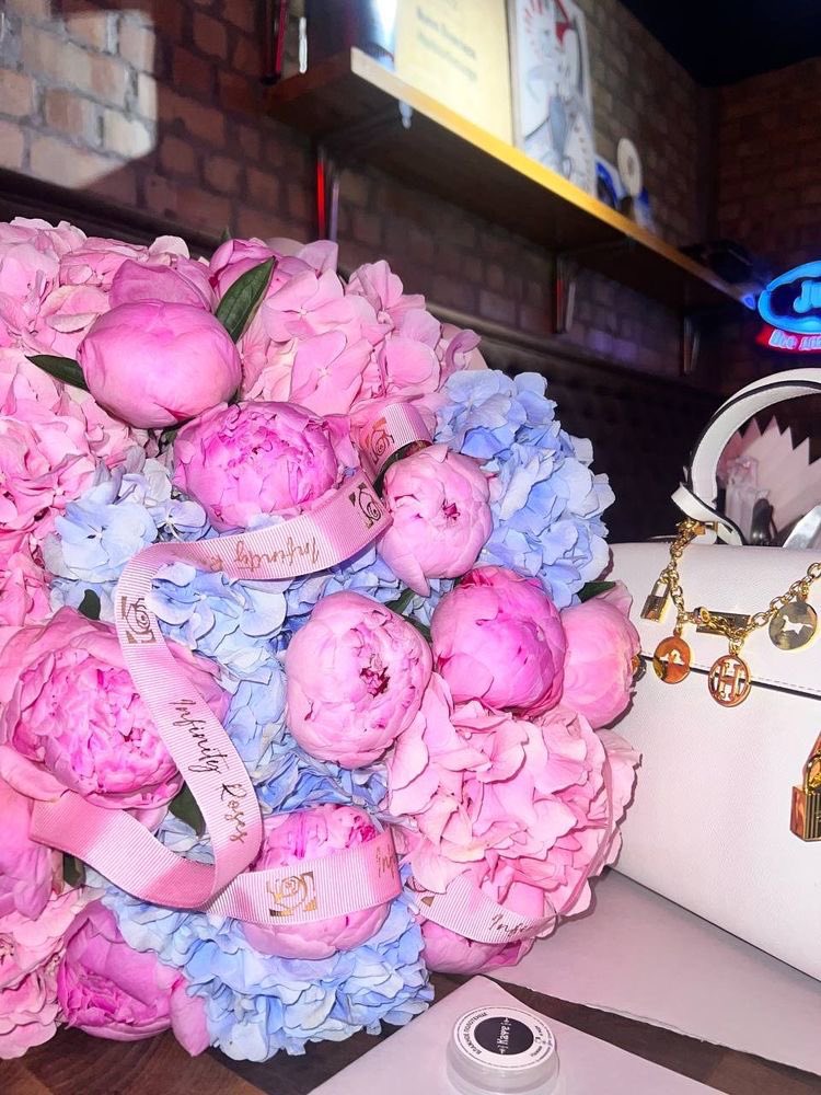 bottegalolita's tweet photo. Peonies https://t.co/YW1kmoZuYZ