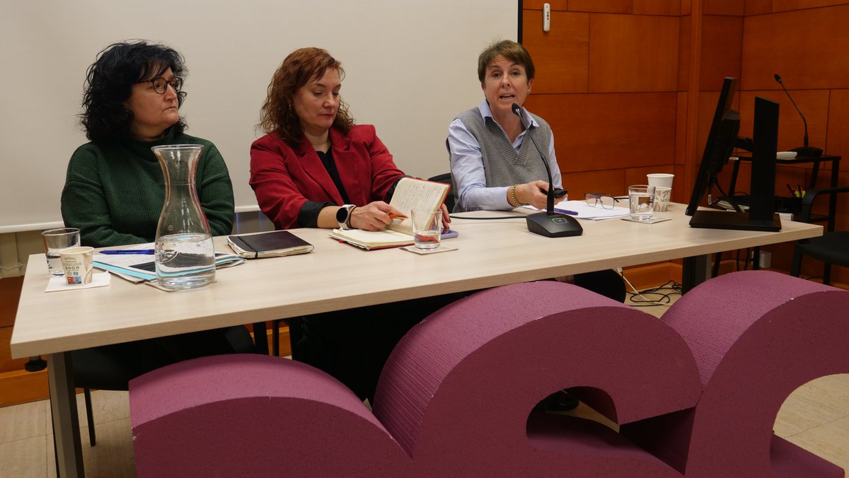 CSC_Consorci's tweet photo. 💬#MireiaVicenteGarcía, directora d'Infermeria de la @fsmhospital, comparteix l'experiència de la campanya #SalutSenseDubtes basada en el model🙋🏽‍♀️#AskMe3:

"Promociona 💪🏿l'autonomia de les persones ateses i és palanca de canvi per deixar enrere el model de #salut paternalista". https://t.co/PxHCVgHvNw