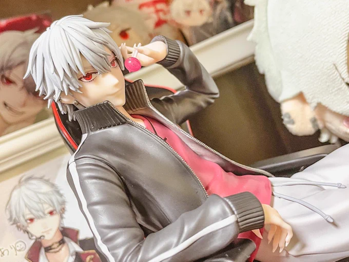 葛葉のフィギュア届いたーーー椅子のディテールとか全体的に造形めっちゃ良き。。。! 