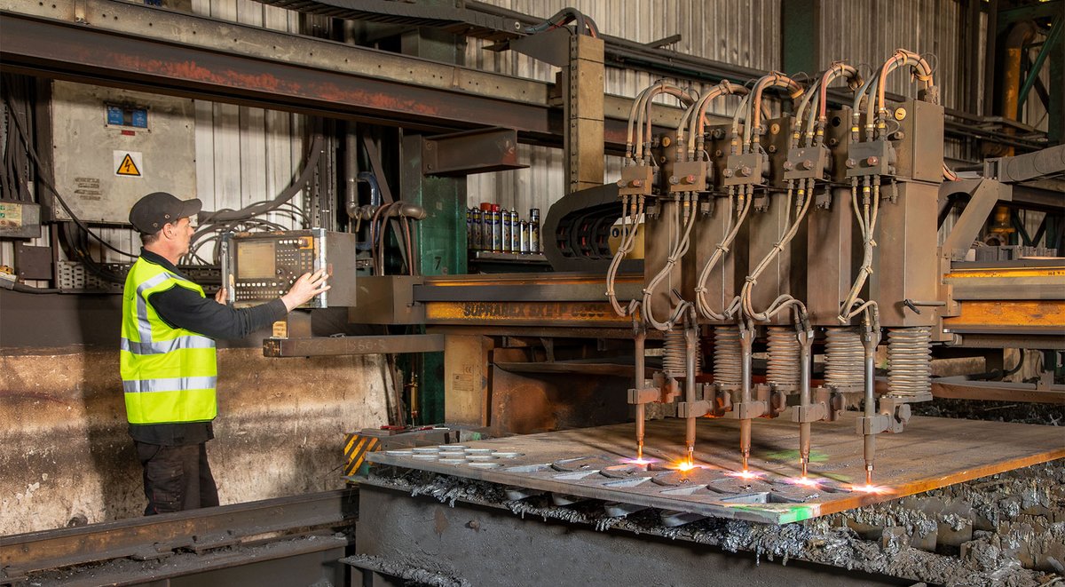 MurraySteelPro's tweet image. Our Middlesbrough Centre of Excellence houses an extensive in-house high-definition #SteelProfiling operation, from gas and plasma cutting to drilling and true hole technology.

See the full range of #SteelProcessing services here: ow.ly/xcFY50MoPqO 

#Steel