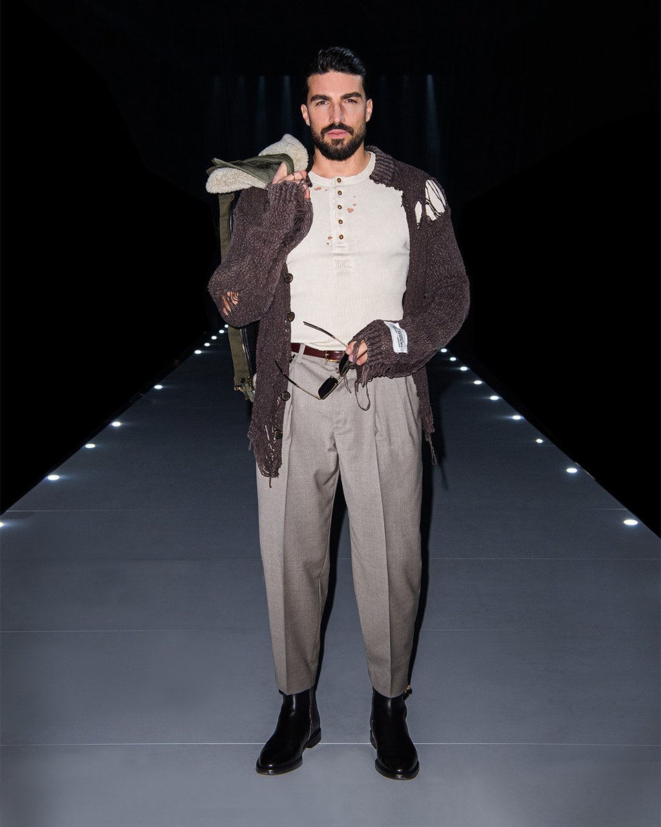 dolcegabbana's tweet photo. In attendance wearing #DolceGabbana to the #DGFW23 Men’s Fashion Show “Essenza” were @marianodivaio, @TwinsHadban, @FaZeRug, @POW3R_GC, @Castro1021, @Prinsipe44. https://t.co/286CmwXn9P