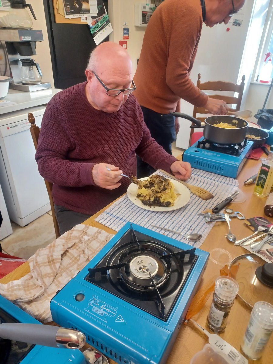 Limavady Mens Shed started an Ulster Scots & Irish food cultural project today. Thank you @TriangleHousing  and @TNLComFundNI for the funding.The guys will be cooking Ulster Scots and Irish recipes over the next 8 weeks. 🏴󠁧󠁢󠁳󠁣󠁴󠁿☘️#GoodRelations #MensSheds @IrishSheds @GroundworkNI