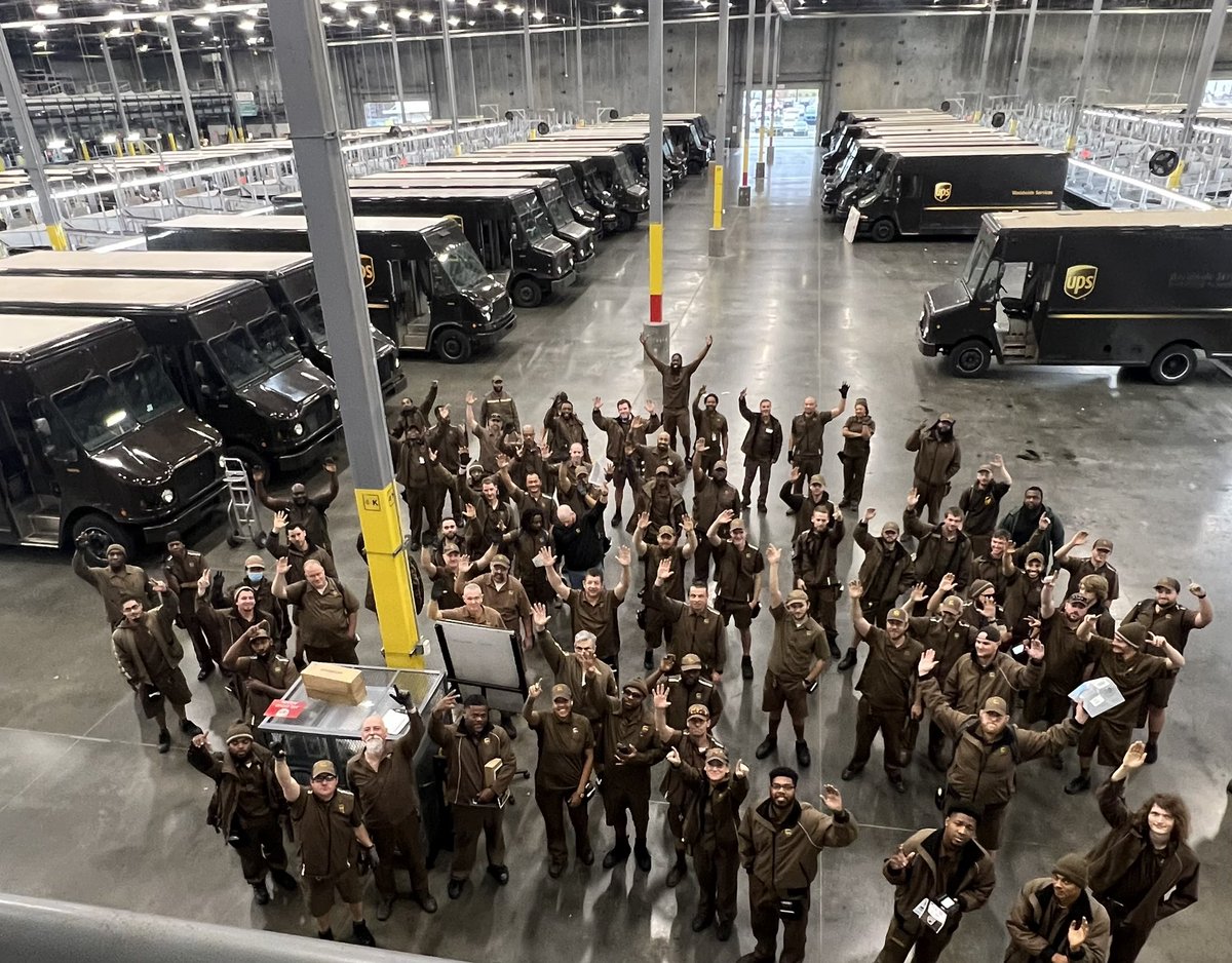 ArrowoodUps's tweet photo. UPSers appreciation week!!! Thank you to EVERY UPSer on the Charlotte Arrowood team!!! Truly our biggest asset is these men and women who make it happen daily in and around the Charlotte area!!!! #UPSers #appreciationweek #UPS https://t.co/WbHazHehFo