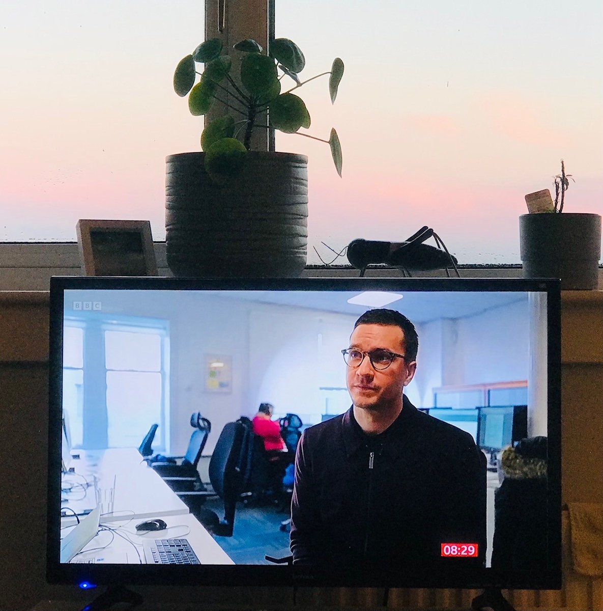 Large numbers of Scotland's voluntary orgs could close due to a "perfect storm" of Covid and the cost of living crisis.  Good to hear <a href="/paulmbradley/">Paul Bradley</a> "..fearful for thousands of voluntary organisations at risk &amp; fearful for the people that need support" 🙏bbc.co.uk/news/uk-scotla…