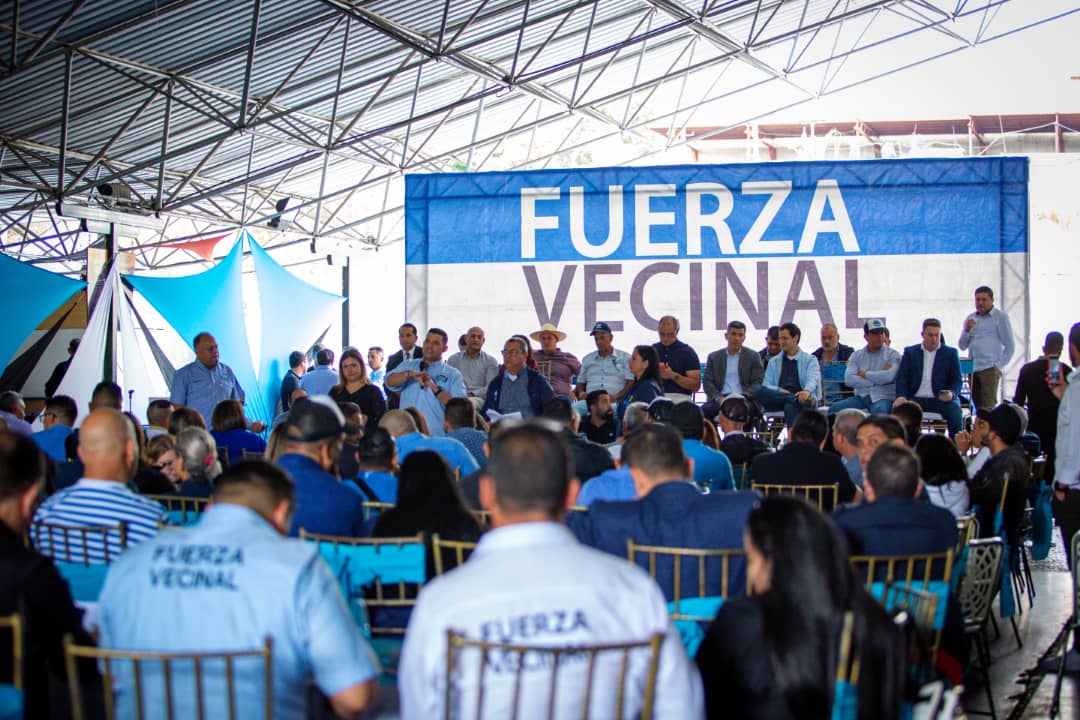 lafuerzavecinal's tweet photo. #FuerzaVecinal celebró este jueves el Primer Comité Nacional con la  participación de más de 500 dirigentes y luchadores sociales del país. 

#VenezuelaEsFuerzaVecinal https://t.co/jon62srQyh