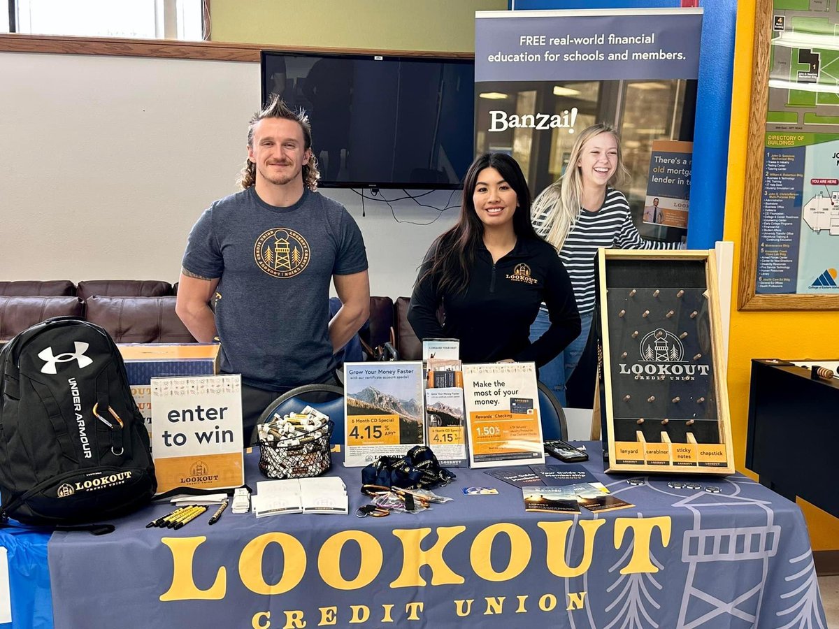 lookoutcu's tweet photo. We are enjoying the Resource fair here at the College of Eastern Idaho. Interacting with students, faculty, and staff as they get together and see what the college has to offer. Many students and staff are excited about the spring semesterπ
#treadfearlessly
CEI Student Life https://t.co/znc2wWFNoP