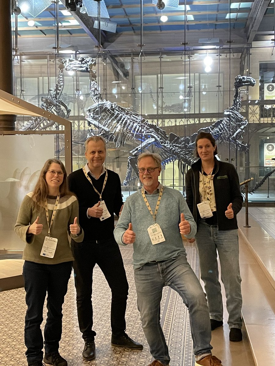 Avslutar kick-off mötet med <a href="/TETTRIsEU/">TETTRIs</a> i Bryssel med att mingla med Iguanodons och kollegor i @RBINSmuseum 
Mycket spännande diskussioner om #taxonomy ska bli kul att börja jobba med projektet!