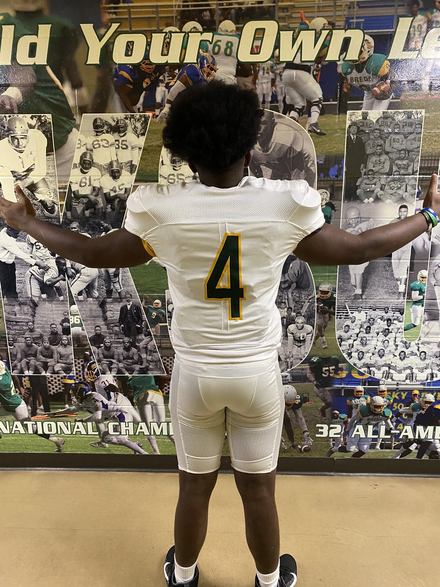 Thank you to <a href="/coachfoley1/">Craig Foley 🏈</a> and the rest of the coaching staff for the amazing visit today