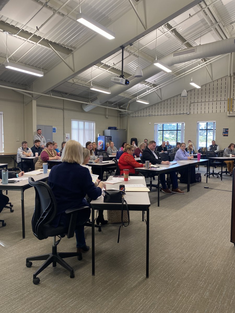 SouthernOhioESC's tweet photo. Members of the Clinton County Workforce Collaborative presented updates on the many workforce development efforts taking place in Clinton County through the award-winning Clinton County Business Advisory Council. #WorkforceDevelopment #BACs #StudentAndCommunitySuccess https://t.co/Jx3M4RkLcX