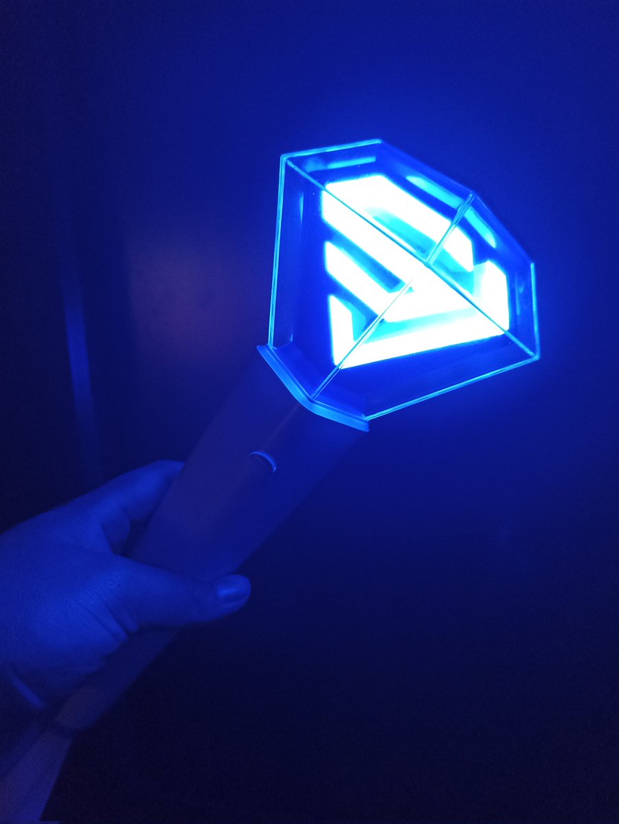 Karen17574707's tweet photo. ELF hagamos que la @ArenaCdMexico se pinte de azul los dias 14 y 15 de feb para super junior y para ELF la lightstick es importante .  💙

#LightstickEnLaArenaCDMX
@SJofficial @Musicvibe_mx @dreammakerlive https://t.co/qGiG5FUjJc
