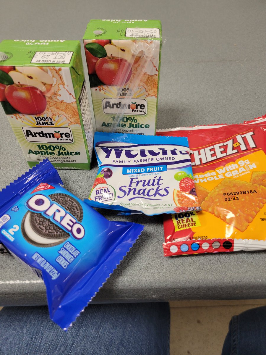 peggyrogers96's tweet photo. Stream will be 2 hours late, at 4 pm EST, but I promise I have a good reason! #GiveTheGiftOfLife #BeABloodDonor #GetSnacks https://t.co/GNGQIoc0Dt