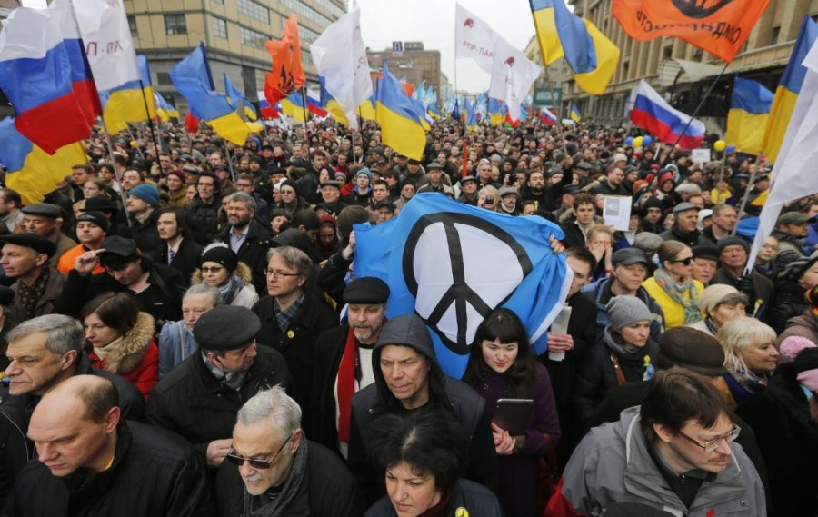 Vorewig's tweet photo. «Марши мира» в Москве, фото 2014 года https://t.co/0yeVMbx19G