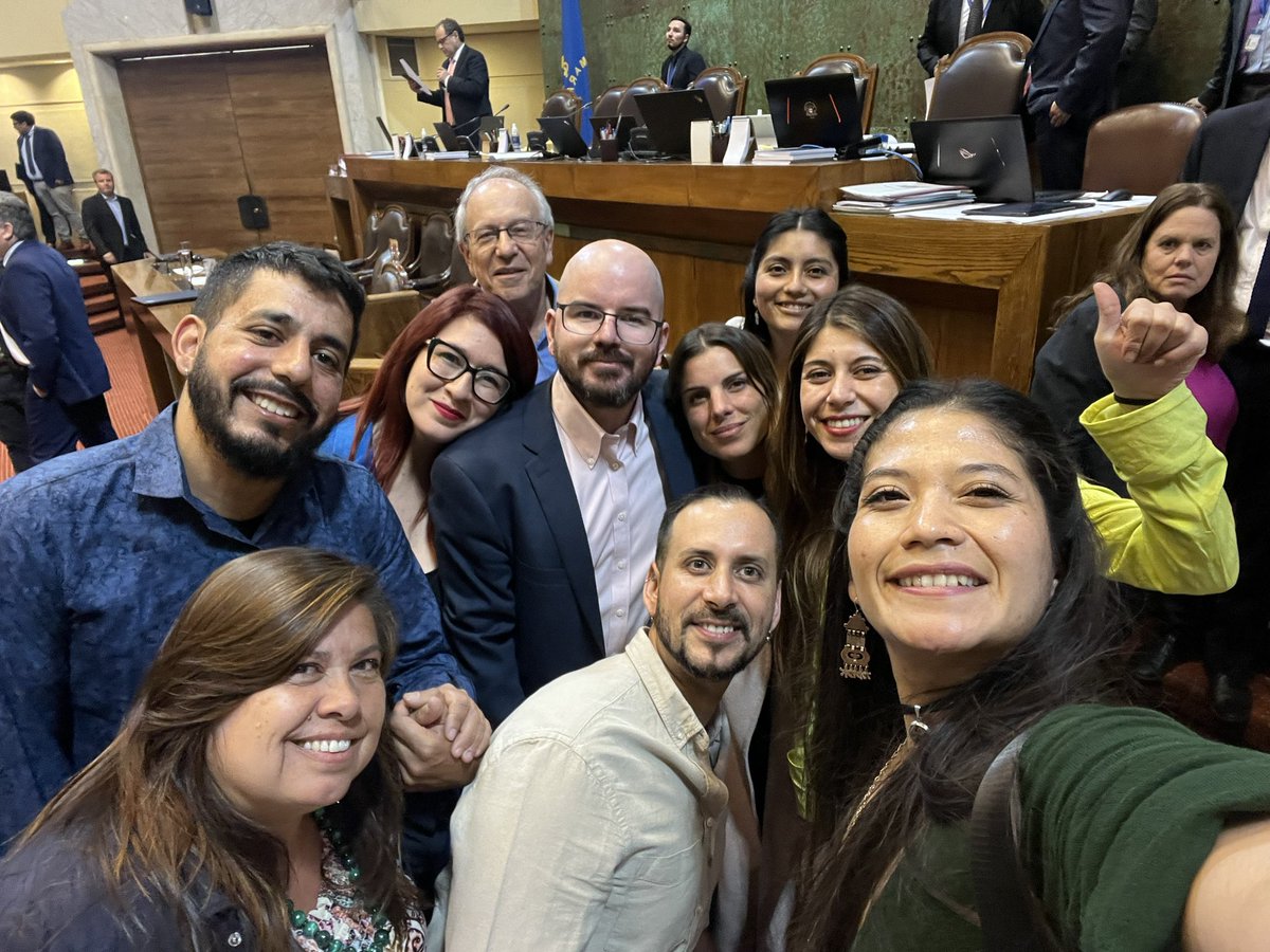 Por 68 votos a favor, 76 en contra y 6 abstenciones, se rechaza Acusación Constitucional contra nuestro compañero ministro <a href="/GiorgioJackson/">Giorgio Jackson</a> 
Por el bien de la democracia, seguimos! ✊🏽❤️