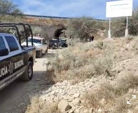 SeySanchez's tweet photo. Fue hallado el cuerpo de una persona dentro de una bolsa abajo de un puente en la colonia Resurección en #Tehuacán, presuntamente el cuerpo está desmembrado.
Con este suman 5 cuerpos ejecutados durante está semana.
Y @SSPGobPue ?
@SergioSalomonC https://t.co/bQmG2LX0he