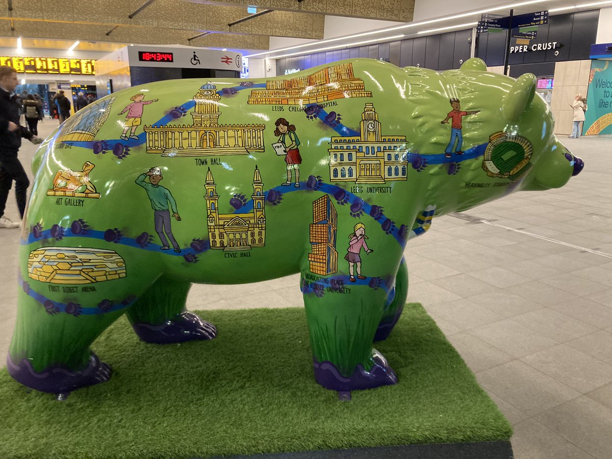 Great to see the @LeedsBearHunt Bear at Leeds train station tonight supporting what’s great about Leeds not least its fantastic hospitals, great fundraiser for @LDShospcharity to support @Leeds_Childrens